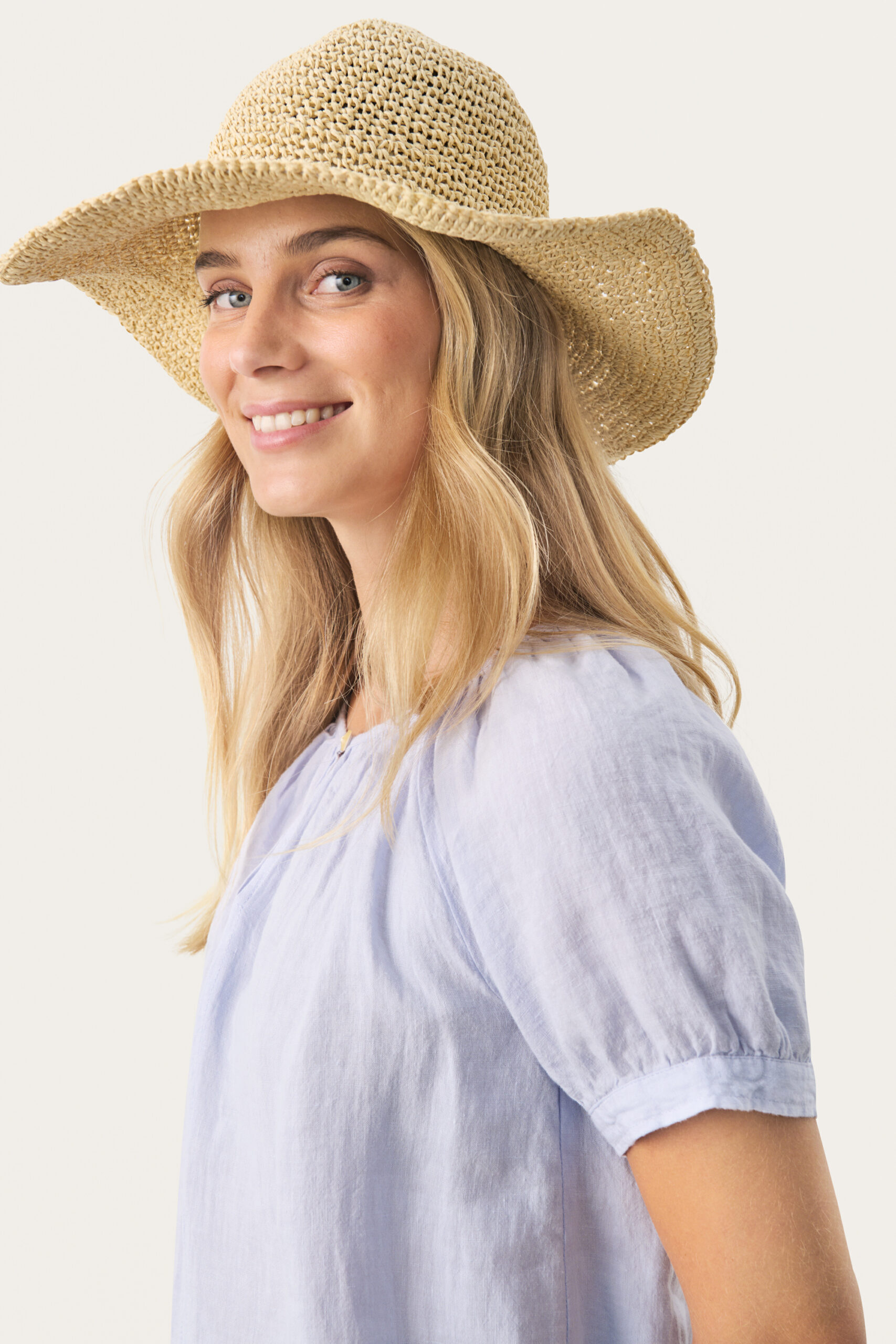 Chapeau en rafia