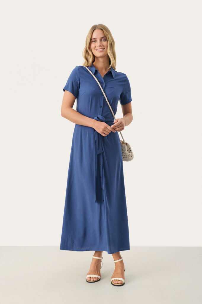Robe chemise ceinturée manches courtes