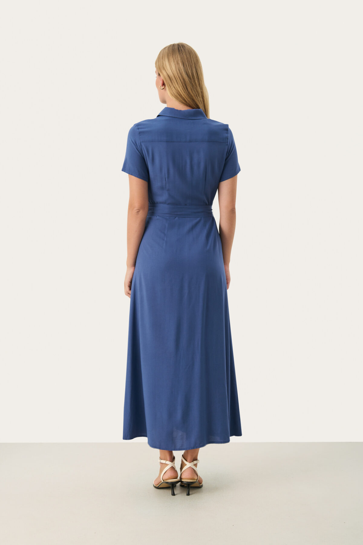 Robe chemise ceinturée manches courtes – Image 4