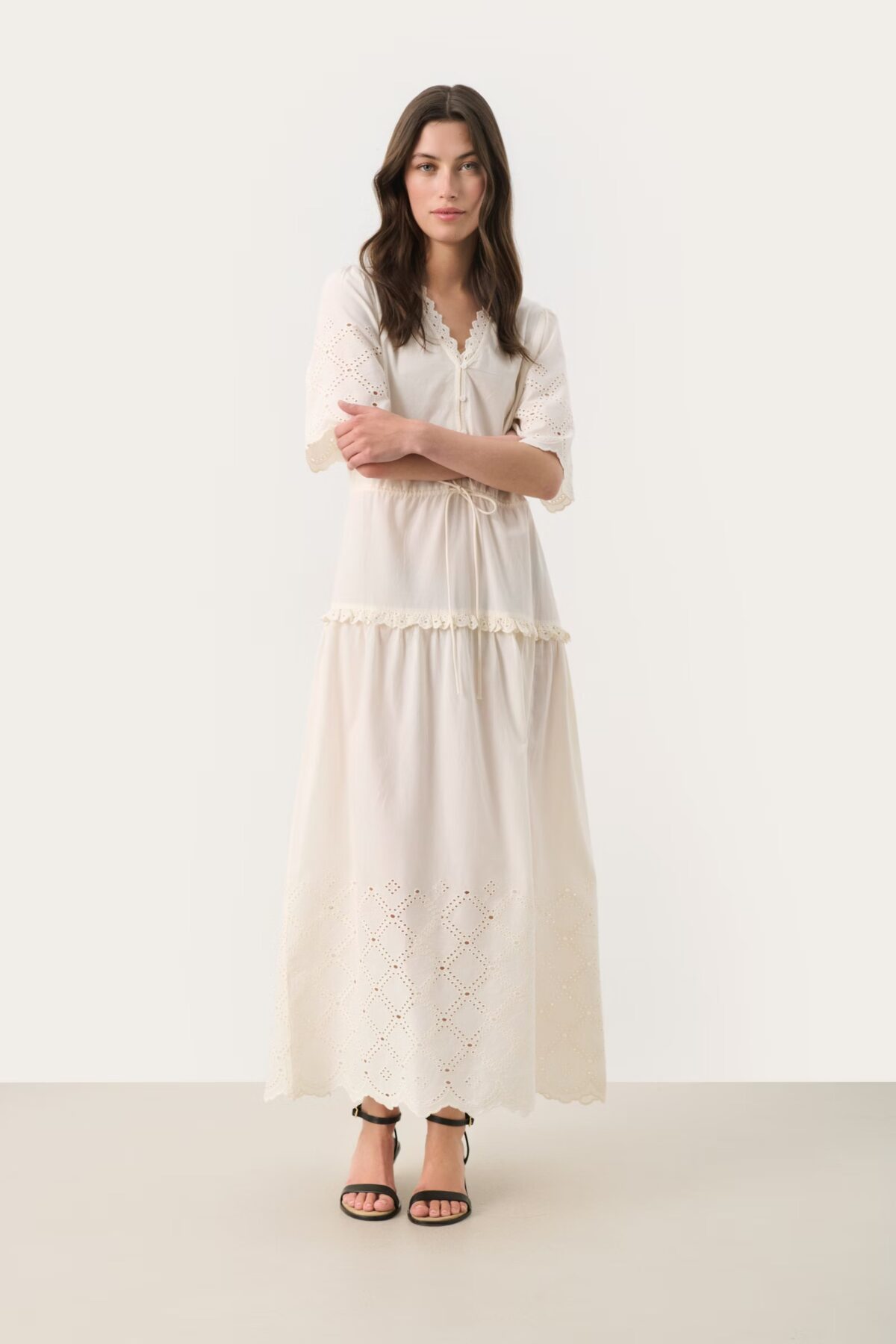 Robe à détails de broderie anglaise