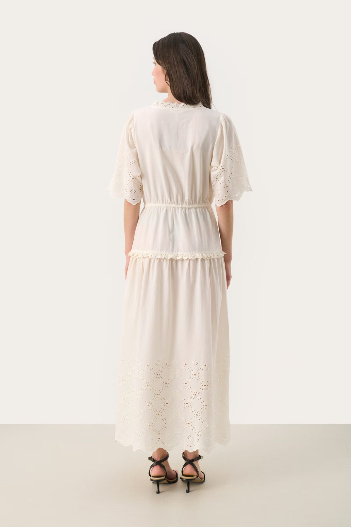 Robe à détails de broderie anglaise – Image 3
