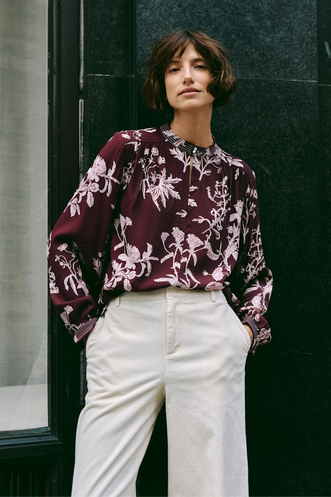 Chemisier à imprimé floral bordeaux Part Two pour femme porté vue de face shooting extérieur