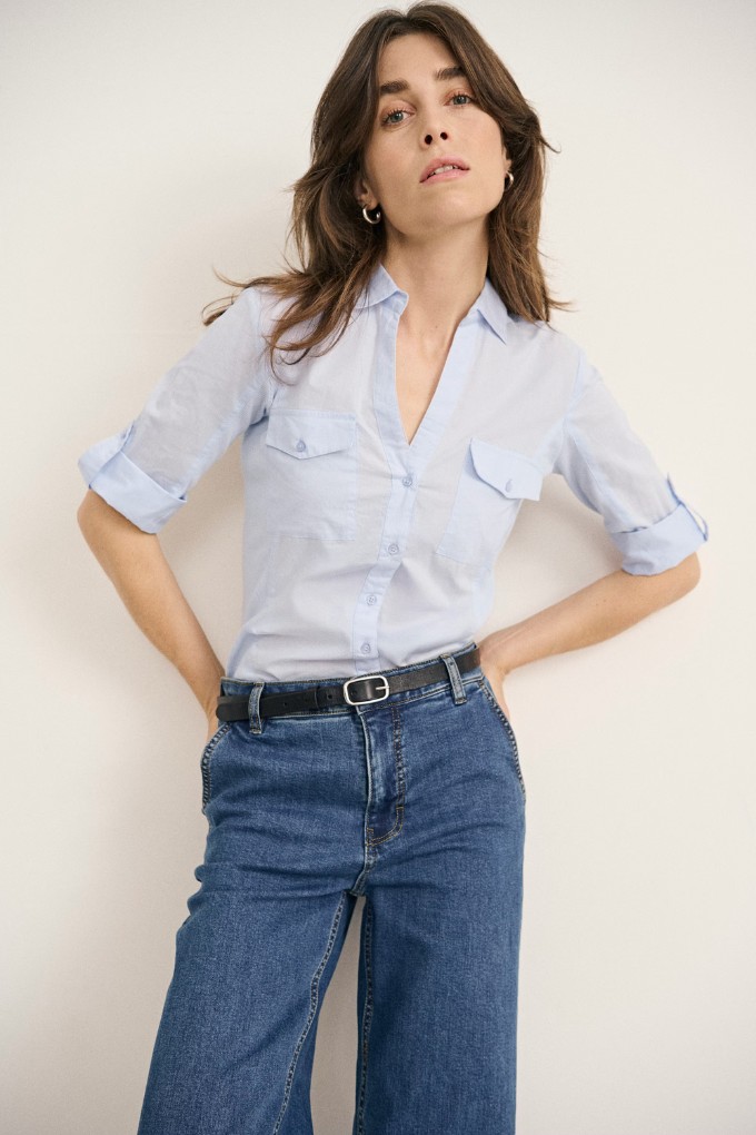 Chemisier léger 100% coton bleu pâle Part Two pour femme porté vue de face