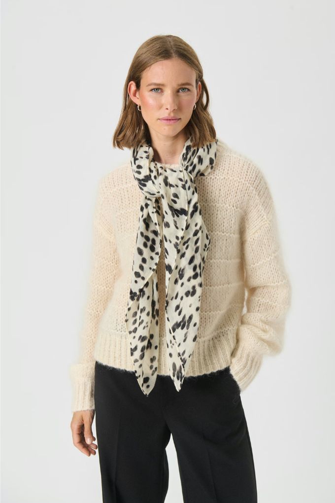 Écharpe à motif pois noirs Part Two pour femme portée vue de face