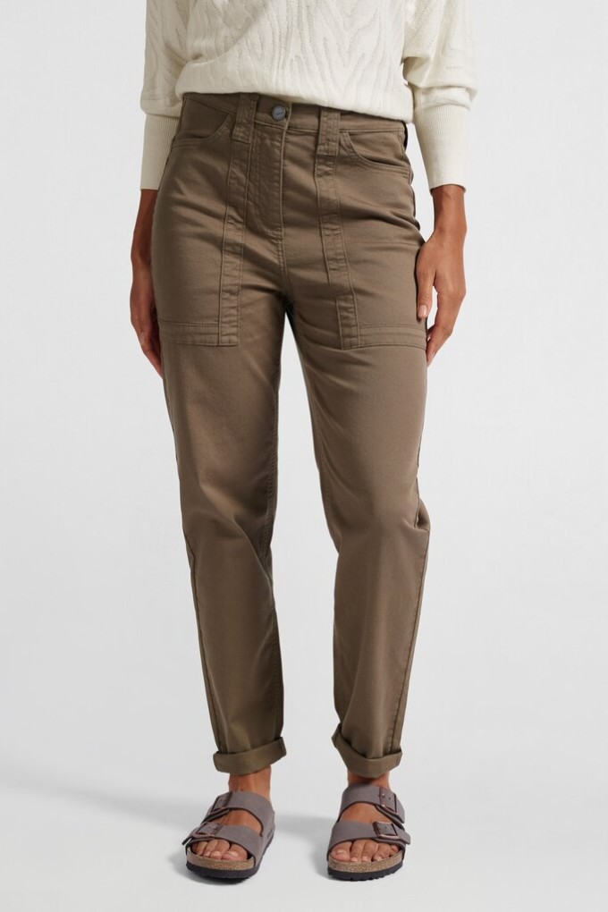 Pantalon cargo droit marron YAYA pour femme porté vue de face