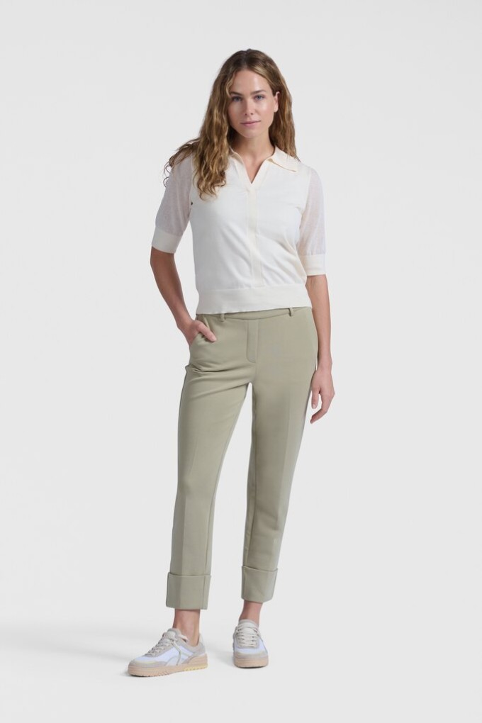 Pantalon tailleur en jersey vert clair YAYA pour femme porté vue de face