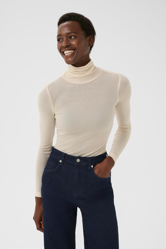 Pull à col roulé en lyocell blanc cassé Part Two pour femme porté vue de face