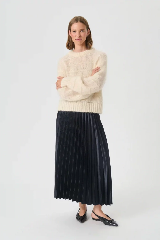 Pull ajouré en laine mohair blanc Part Two pour femme porté look complet