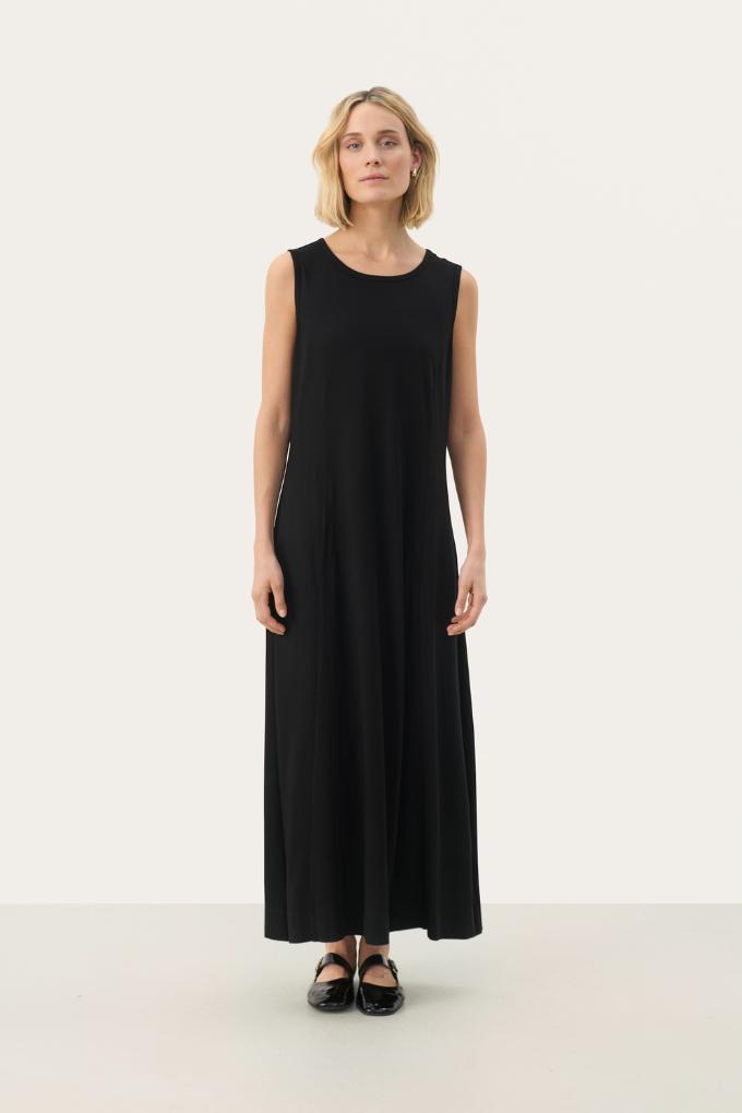 Robe longue unie sans manches noire Part Two pour femme portée vue de face