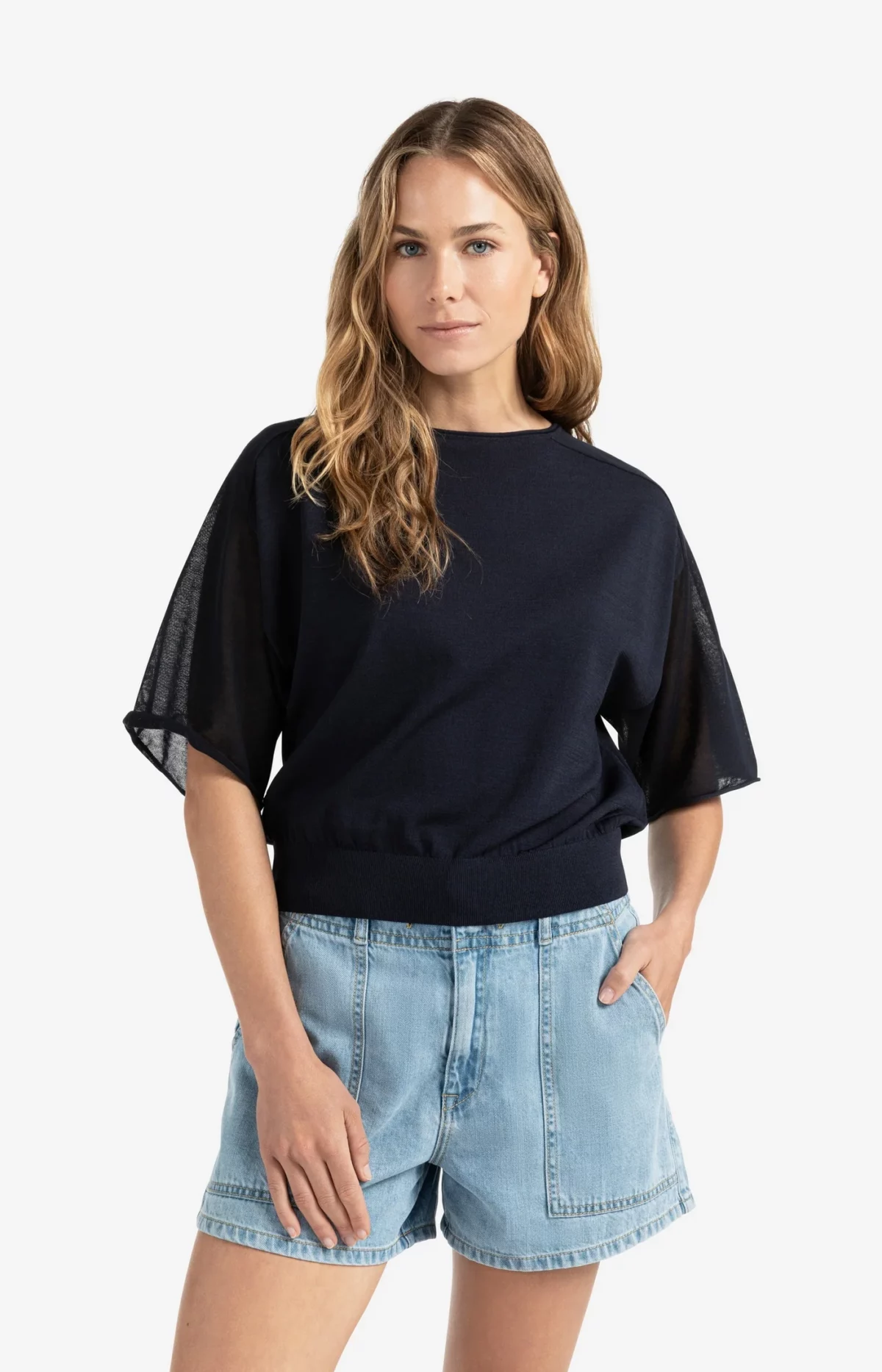 Pull à col bateau avec des manches transparente