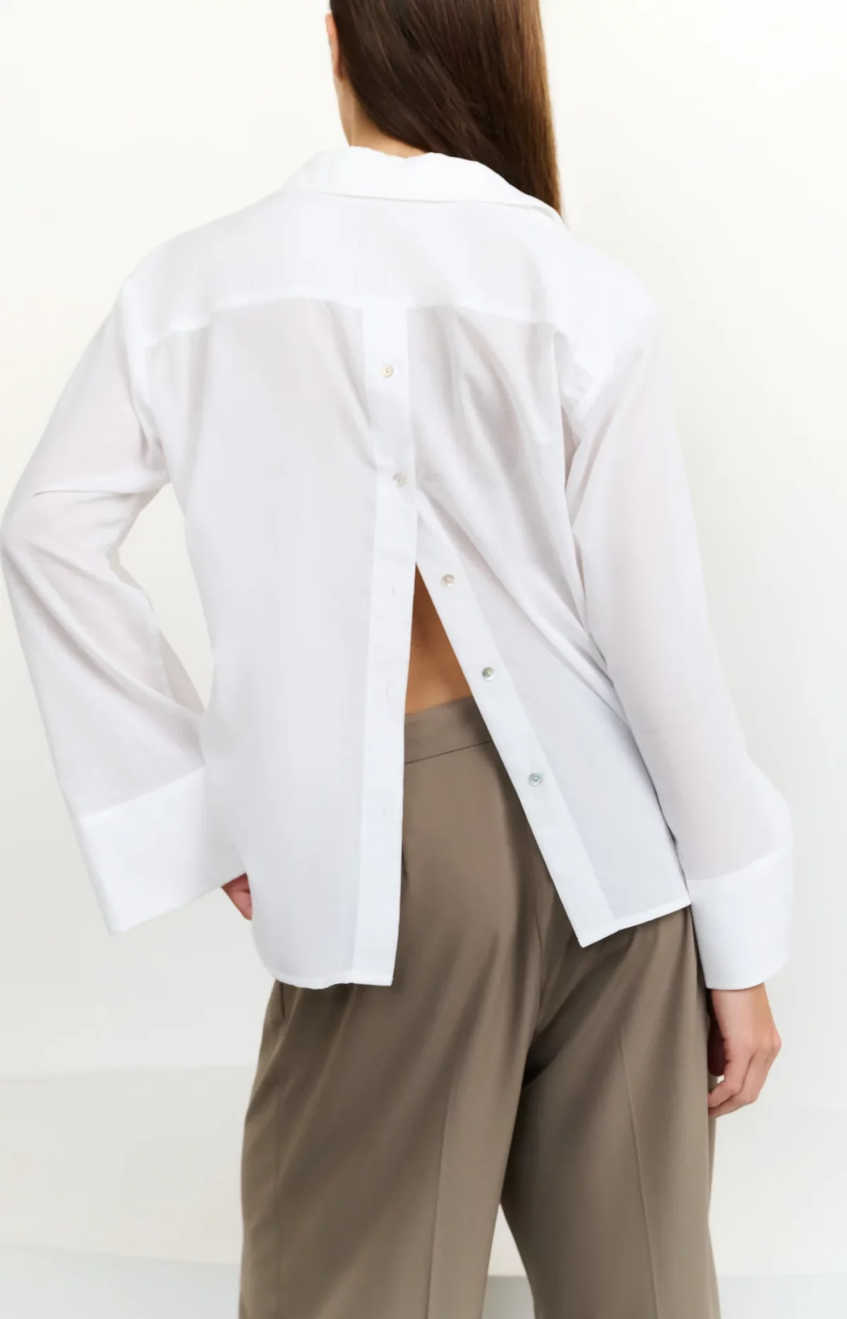 Blouse boyfriend avec boutons dans le dos – Image 3