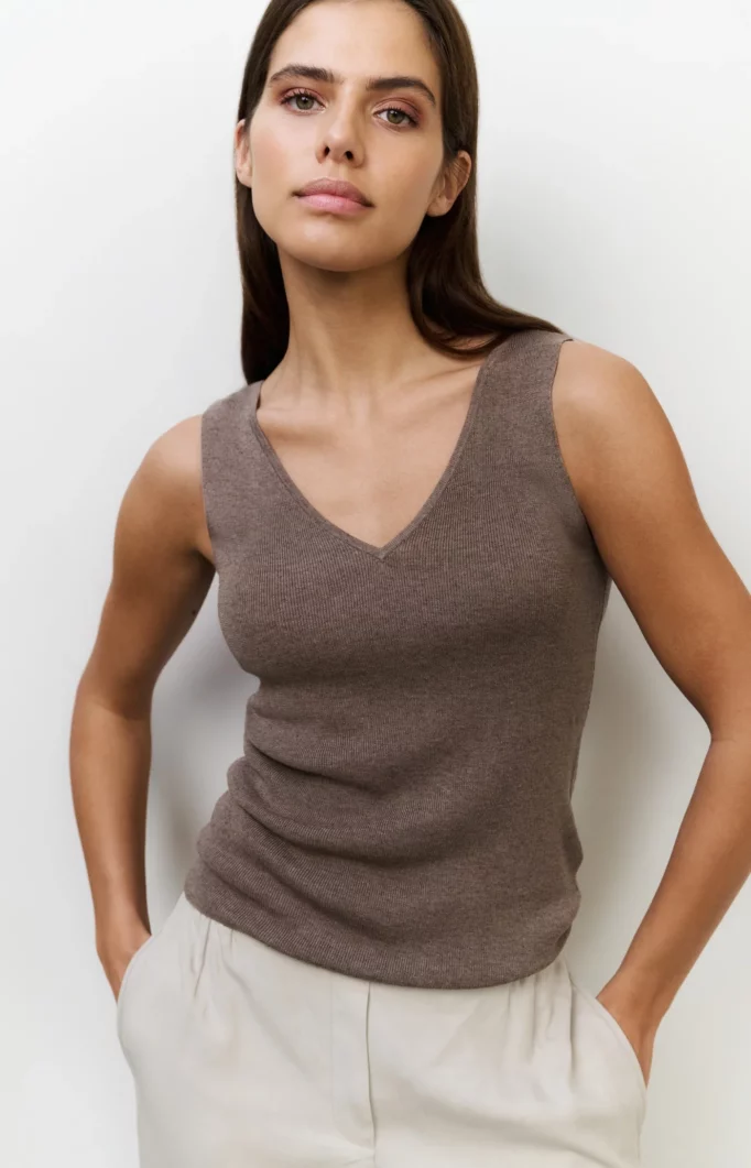 Débardeur en tricot côtelé fin avec décolleté en V