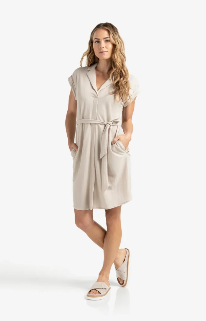Robe en jersey avec col chemisier et ceinture à nouer