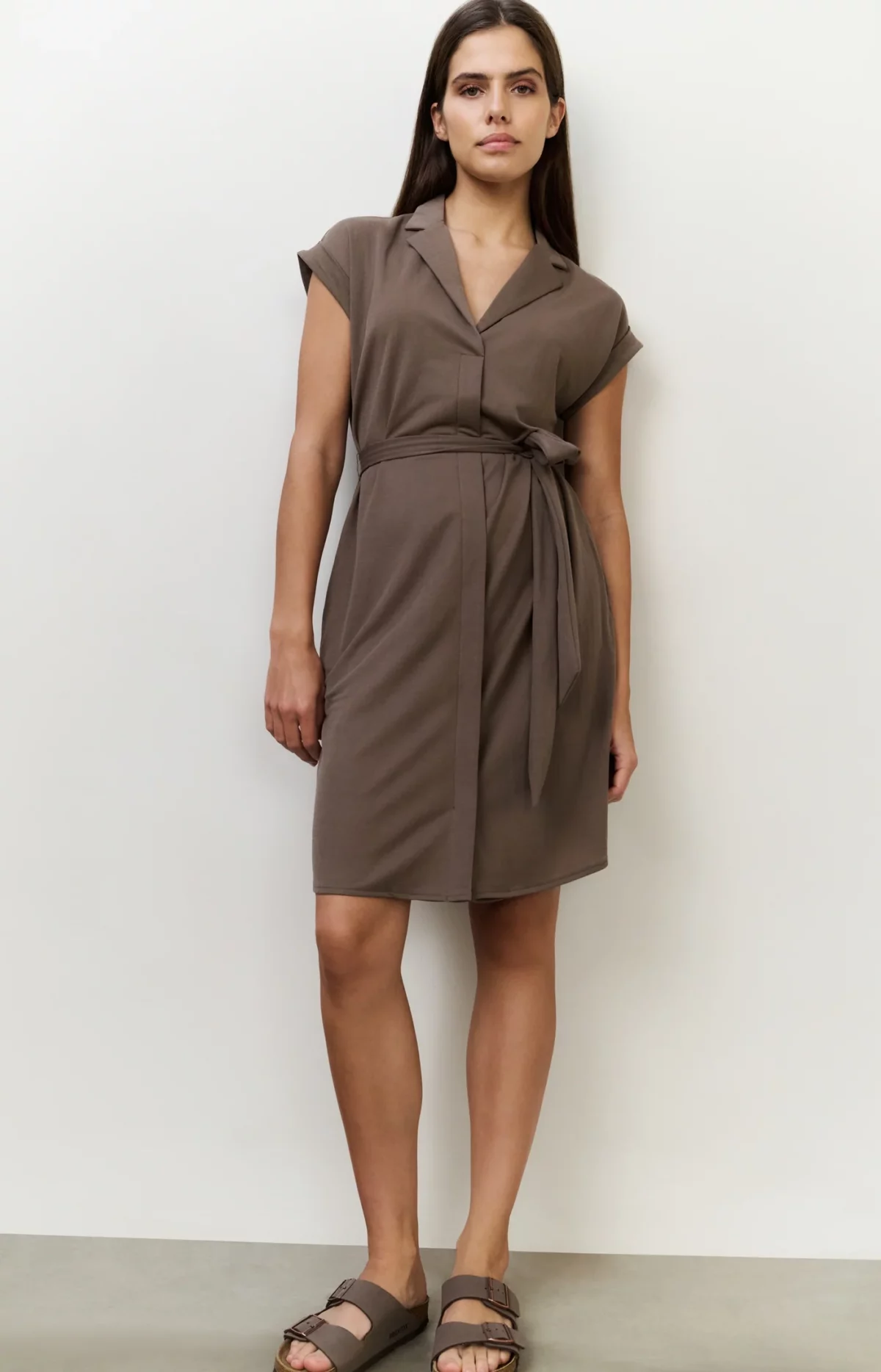 Robe en jersey avec col chemisier et ceinture à nouer – Image 4