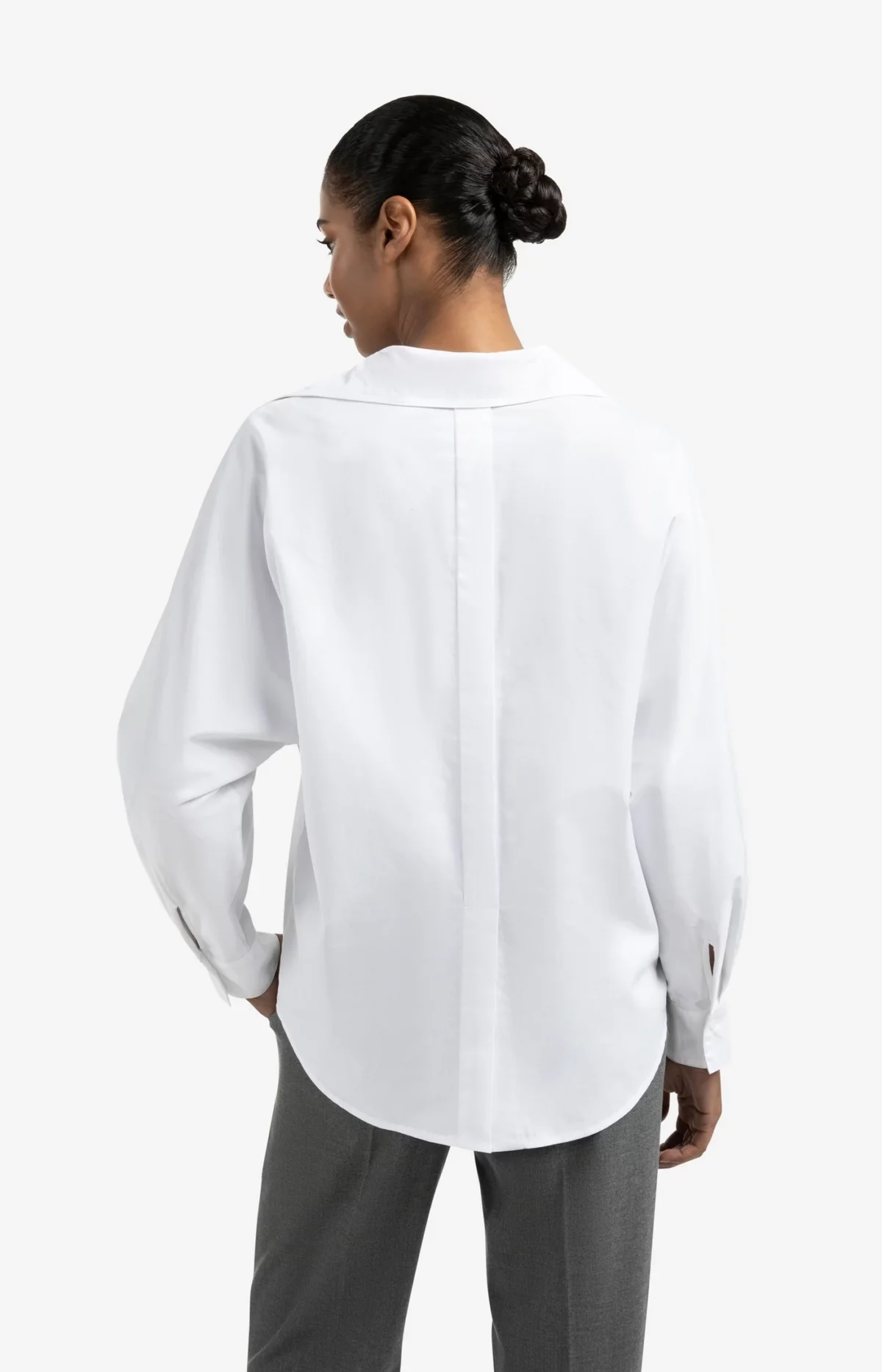Chemise en popeline à col V en lyocell et coton – Image 3