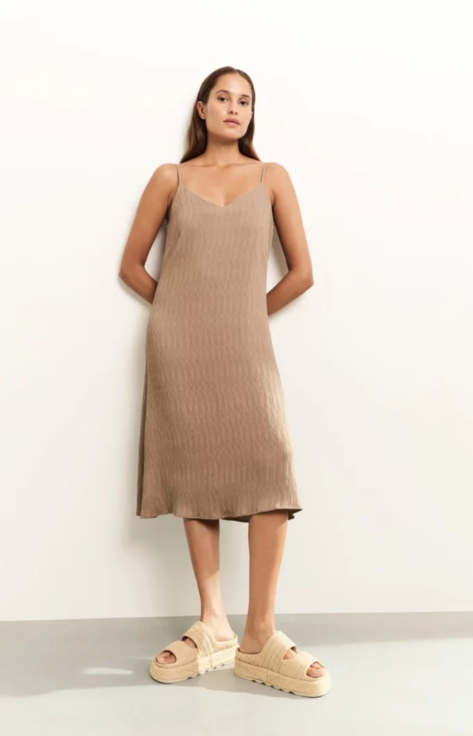 Robe à fines bretelles