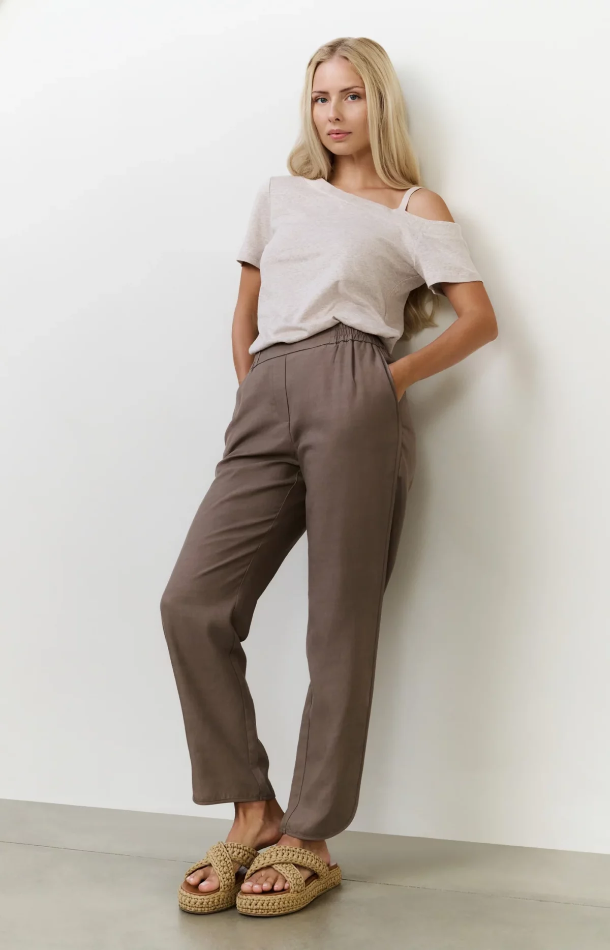 Pantalon avec ceinture élastique et ourlet incurvé