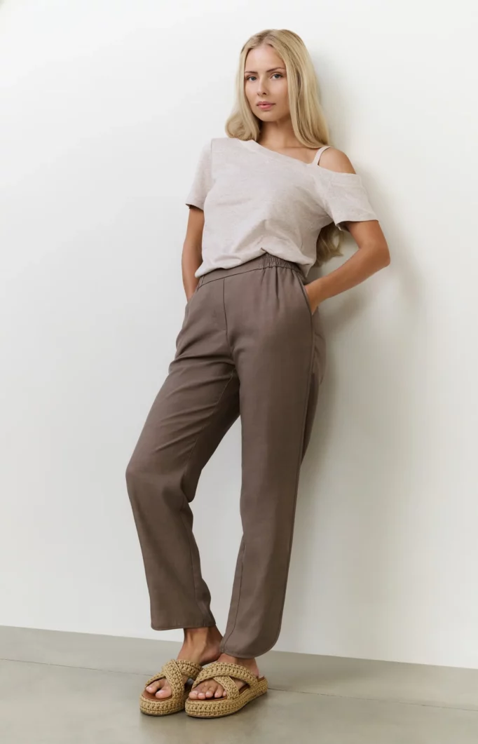 Pantalon avec ceinture élastique et ourlet incurvé